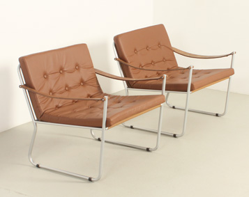 PAIR OF SAFARI STYLE ARMCHAIRS WITH LEATHER STRAPS ARM RESTS, 1960's