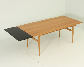 CH327 DINING TABLE IN SOLID OAK BY HANS WEGNER